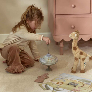 little-dutch-yfasmatini-kamilopardali-safari-friends-piti-2