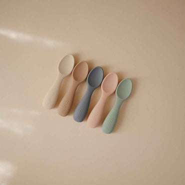Mushie Παιδικά Μαχαιροπήρουνα Σιλικόνης Blush/Shifting Sand 2τμχ