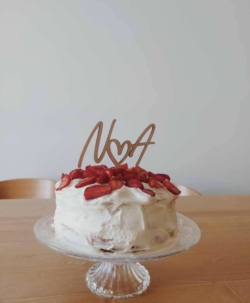 Ξύλινο Cake topper με Αρχικά και Καρδούλα