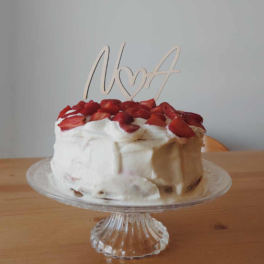 Ξύλινο Cake topper με Αρχικά και Καρδούλα