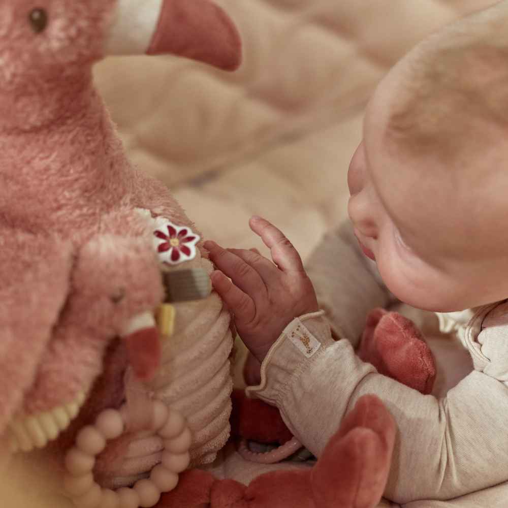 little-dutch-yfasmatino-flamingko-drastiriotiton-safari-friends-piti-7
