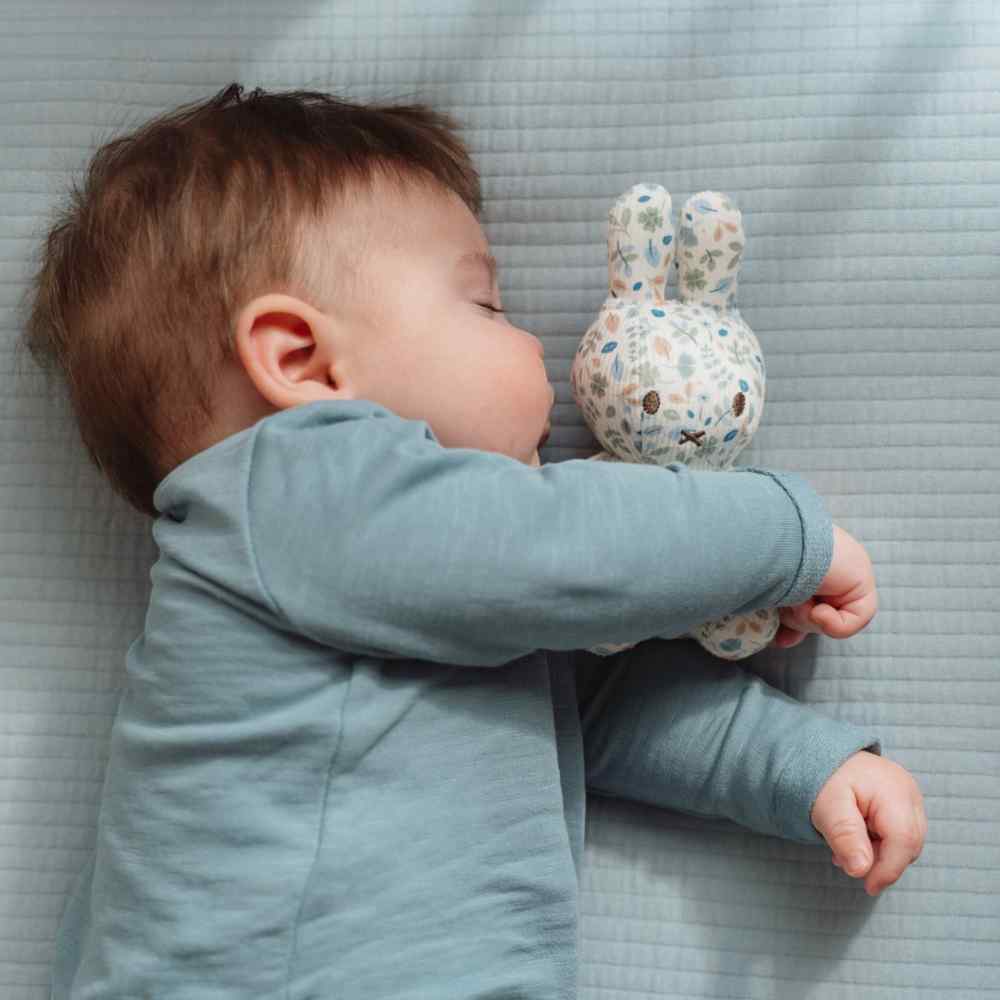 Little Dutch Υφασμάτινο Κουκλάκι Miffy Lucky Leaves All Over 15εκ. GRS