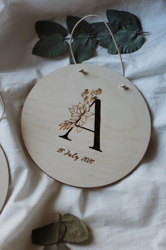 Wooden Disc Floral Romance με Όνομα & Ημ/νία γέννησης