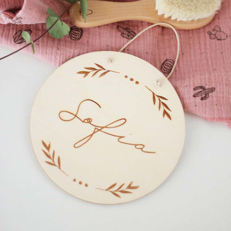 Wooden Disc με Όνομα και Χαραγμένο Στεφανάκι Ευκαλύπτου
